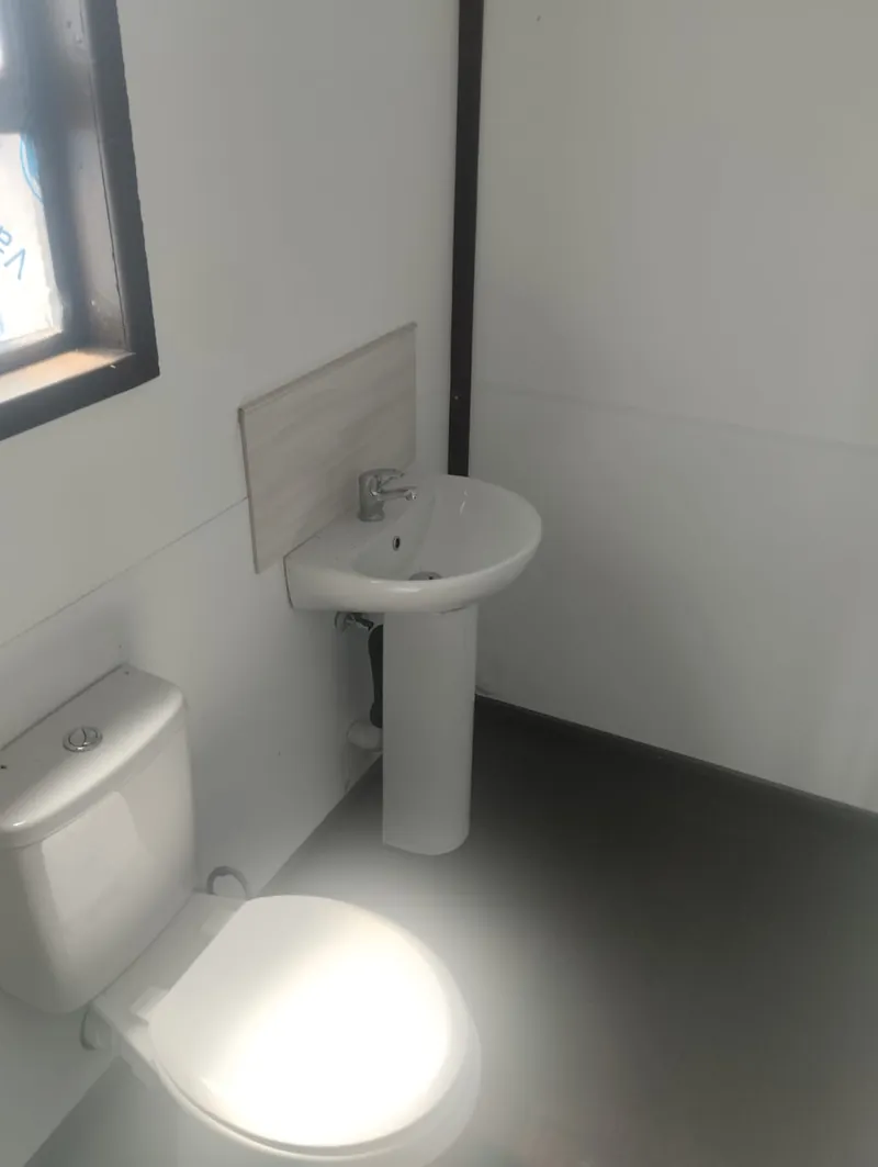 Bathroom with a basin and toilet