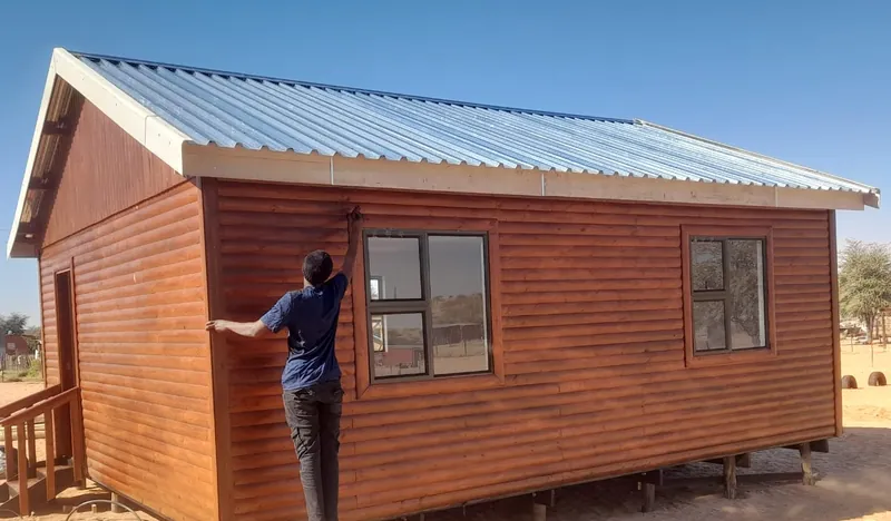 Sealing the timber walls of a log-look wooden house